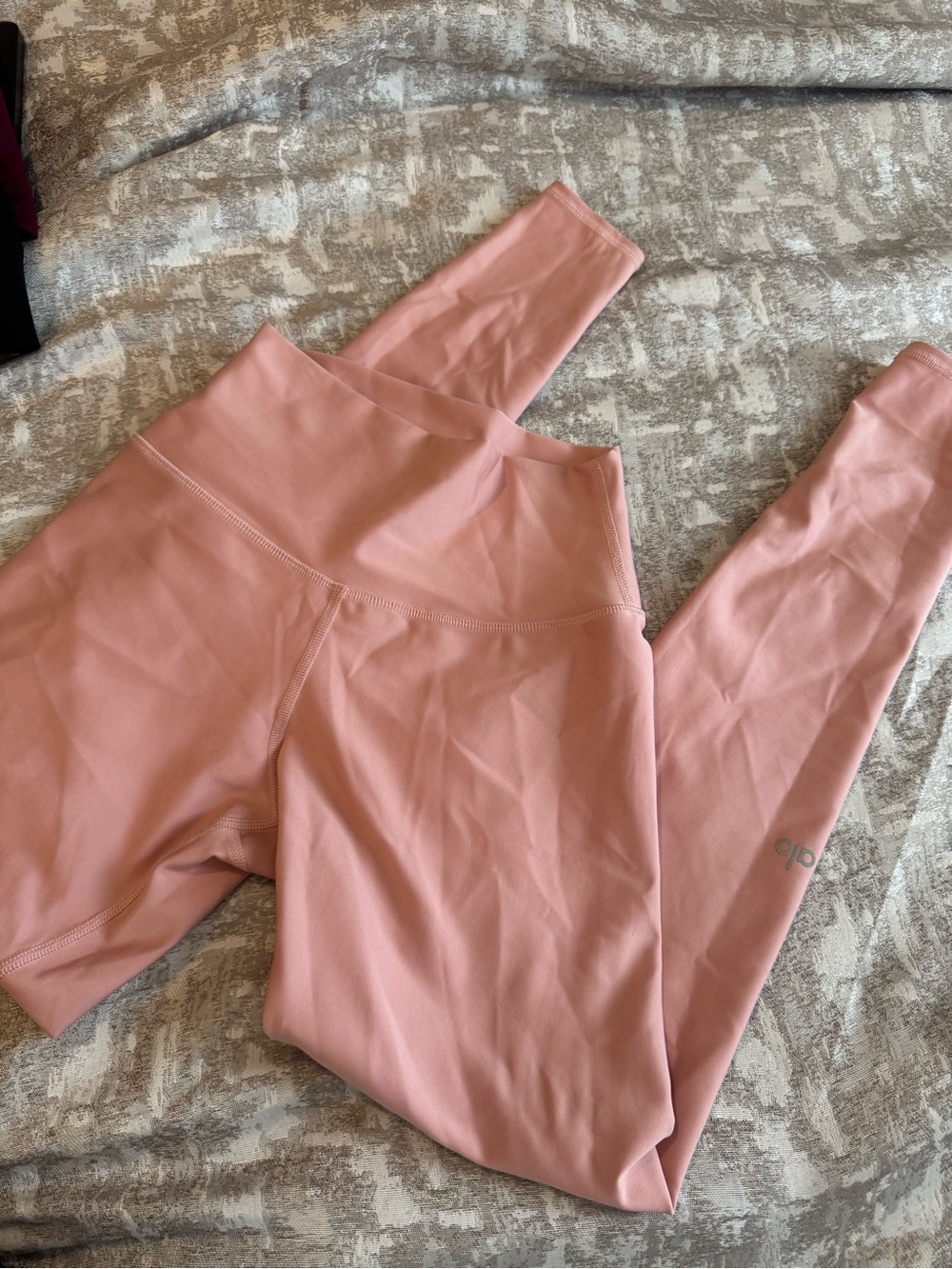 2 Alo Leggings